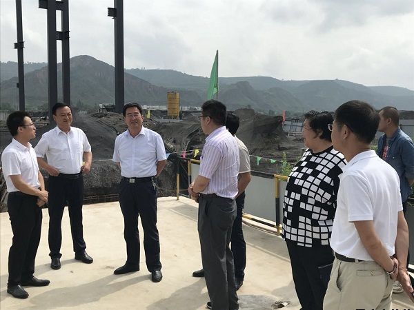 市人大常委會(huì )黨組副書(shū)記、副主任樊文浩一行調研泓源公司項目建設情況(圖2)