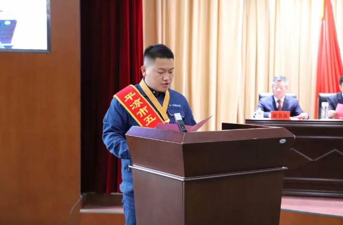喜報！市產(chǎn)投集團員工楊李榮獲2022年平?jīng)鍪形逡粍趧?dòng)獎?wù)?圖2)