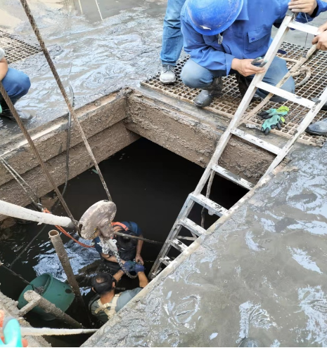 市產(chǎn)投集團城東污水處理公司加強設備檢修維護確保汛期平穩運行(圖2)