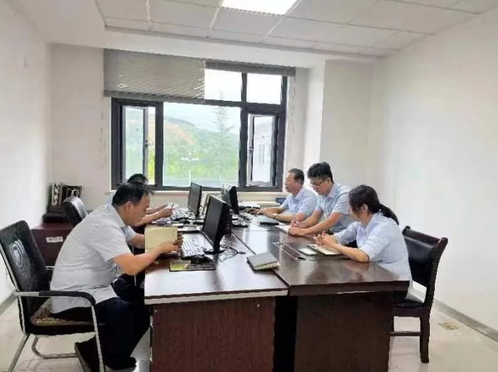 市產(chǎn)投集團擔保公司召開(kāi)追償工作協(xié)調會(huì )議(圖1)